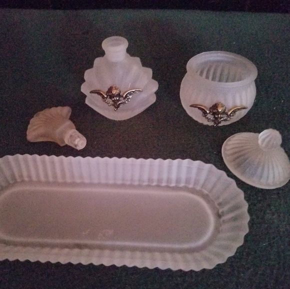 Vintage dresser set - Picture 5 of 6